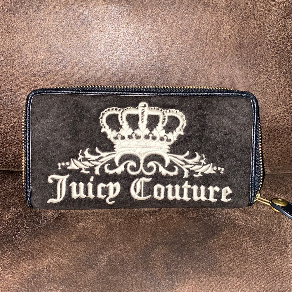 Juicy Couture Zipper Wallet